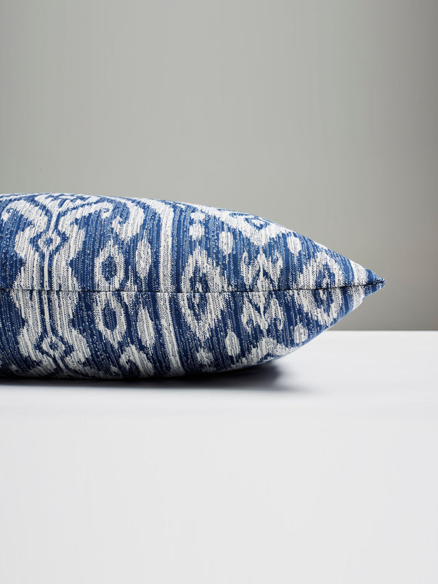 Scalamandre SC 0004BORNPILL BORNEO IKAT OUTDOOR PILLOW - Pil