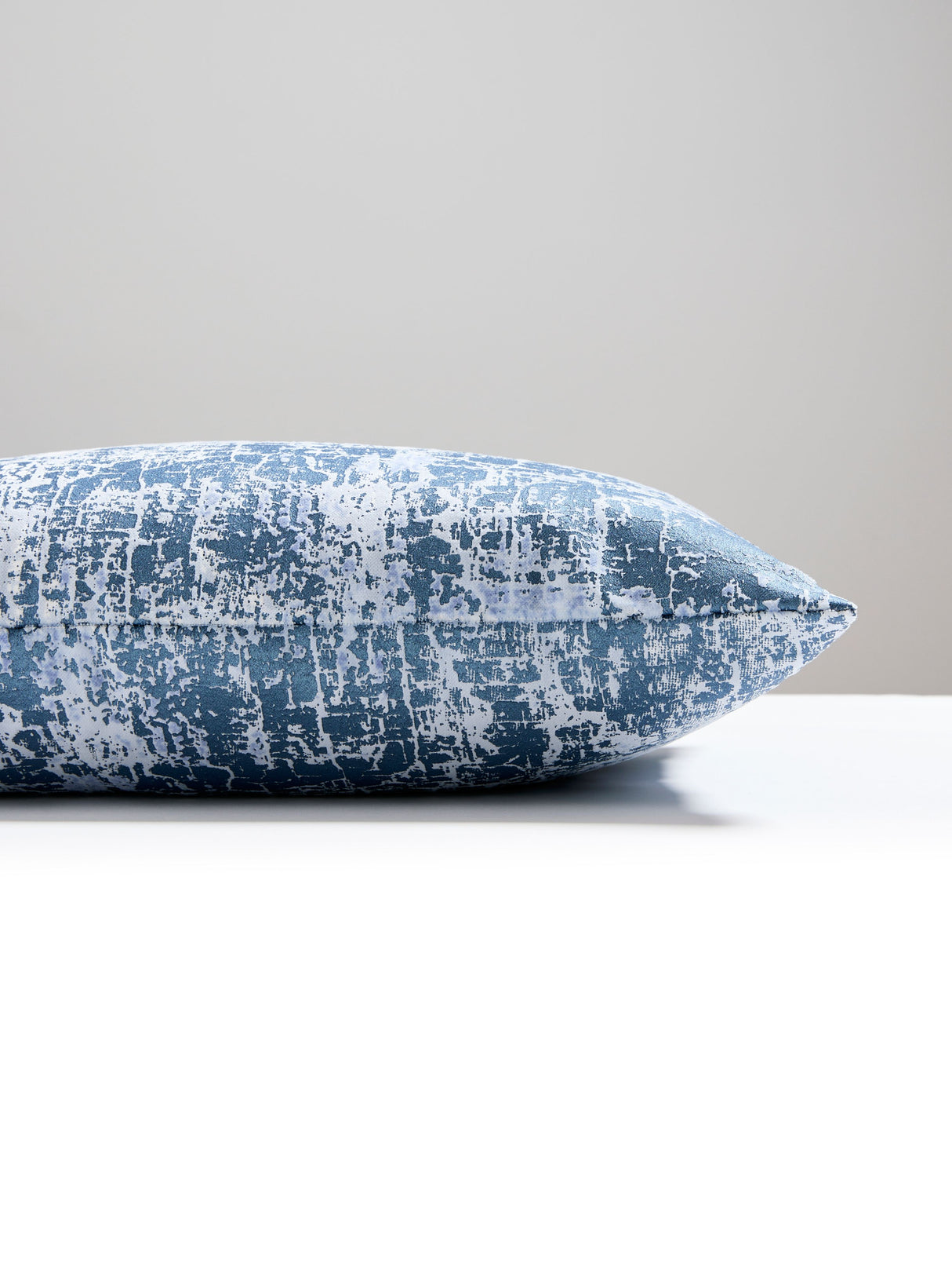 Scalamandre SC 0004LBDK16617 TESORO VELVET LUMBAR PILLOW - P