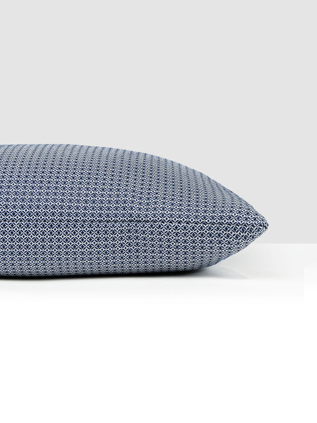 Scalamandre SC 0004SDDK27068 BIRD'S EYE OUTDOOR PILLOW - Pil