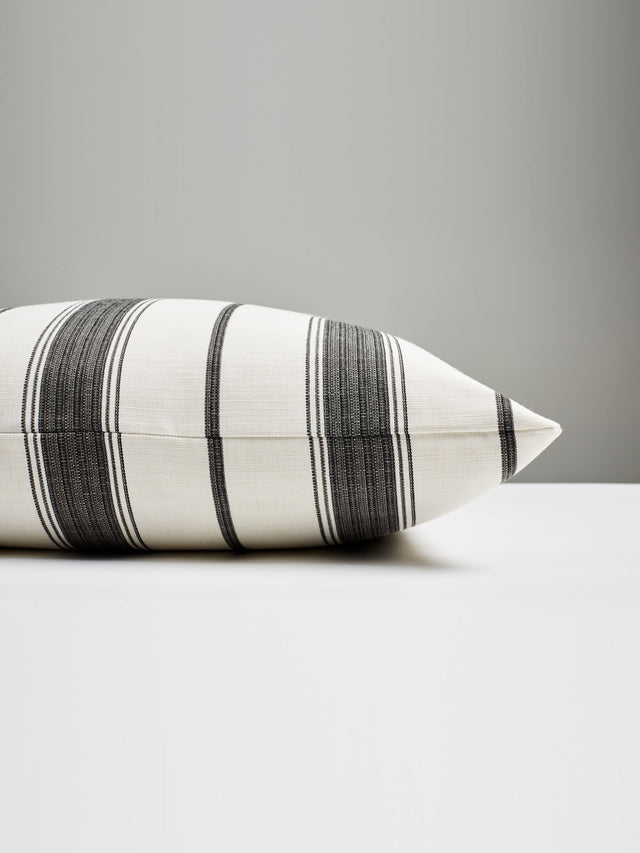 Scalamandre SC 0005SCONSPILL SCONSET OUTDOOR PILLOW - Pillow