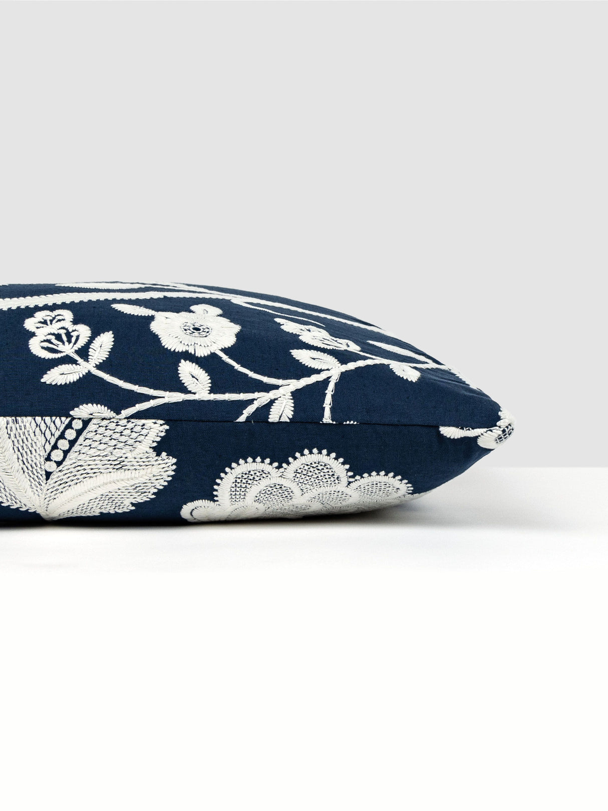 Scalamandre SC 0005SDDK27151 KENSINGTON EMBROIDERY PILLOW - 