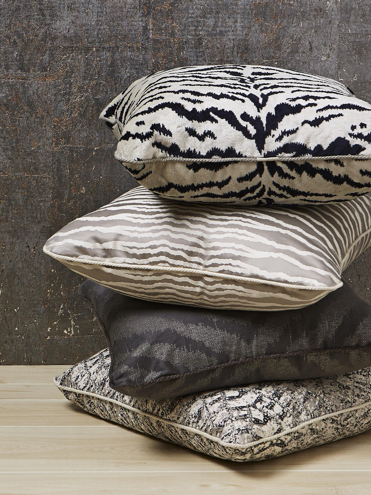 Scalamandre SC 000626167MMA OFF-WHITE & BLACK TIGRE Fabric - Eade's Wallpaper