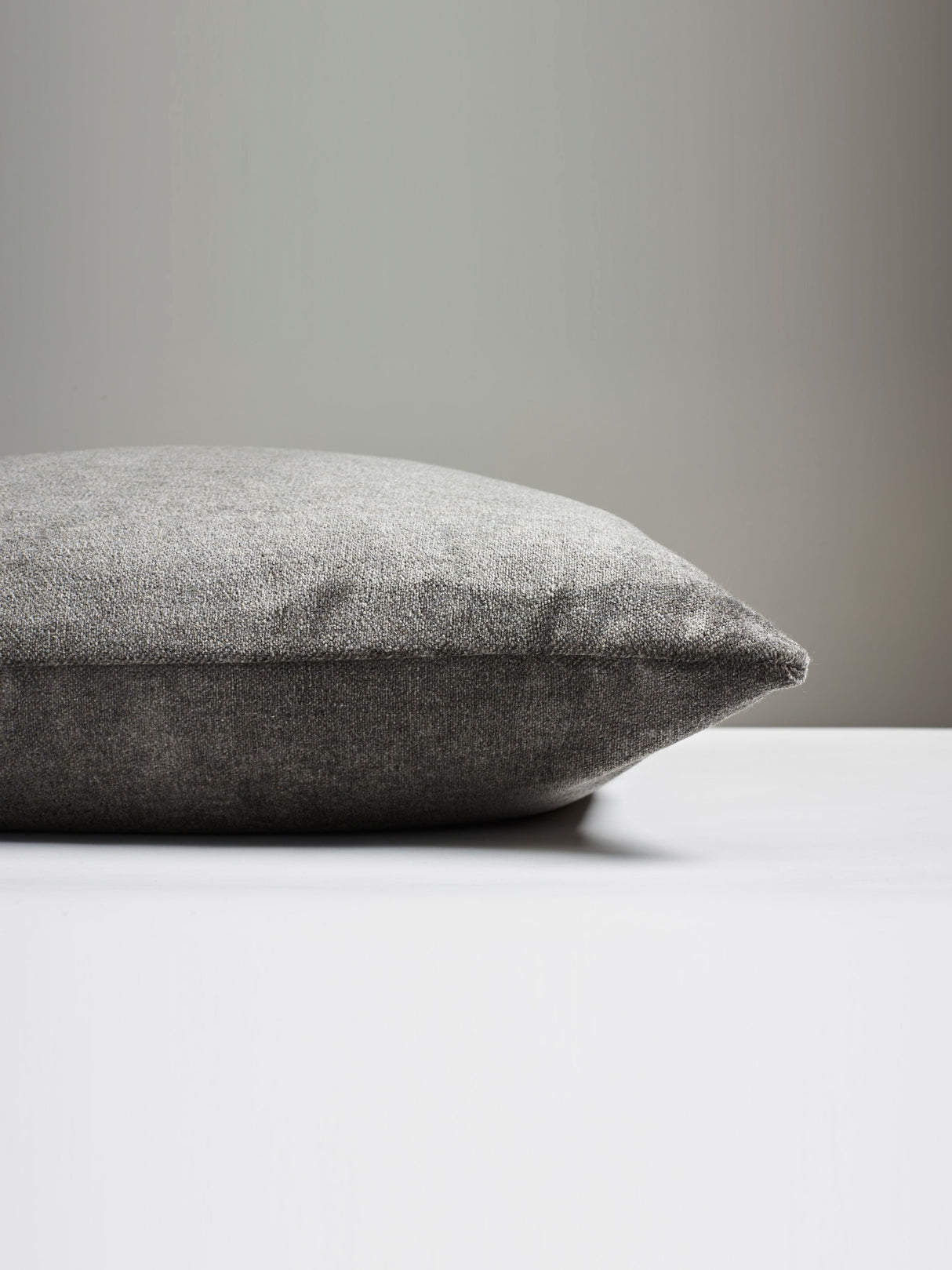 Scalamandre SC 0006BAYPILL BAY VELVET OUTDOOR PILLOW - Pillo