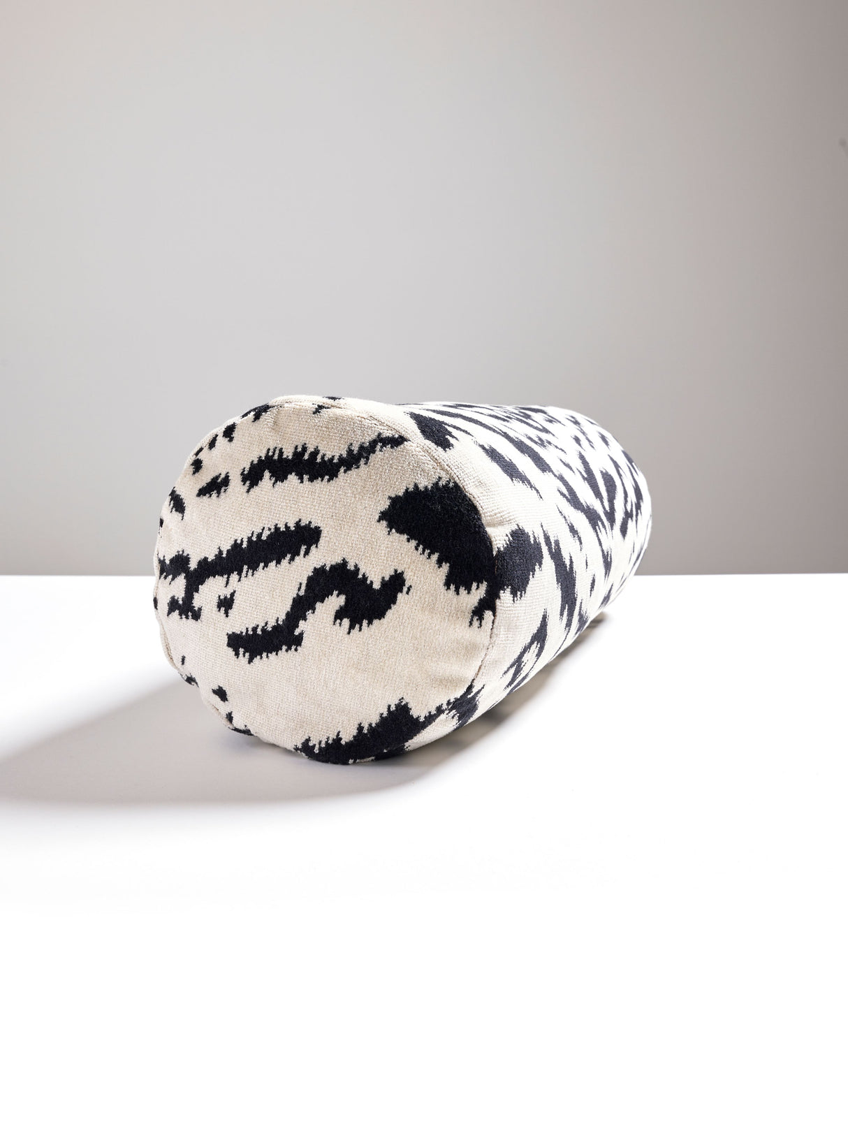 Scalamandre SC 0006BTIGRPILL TIGRE BOLSTER - Pillow Collecti