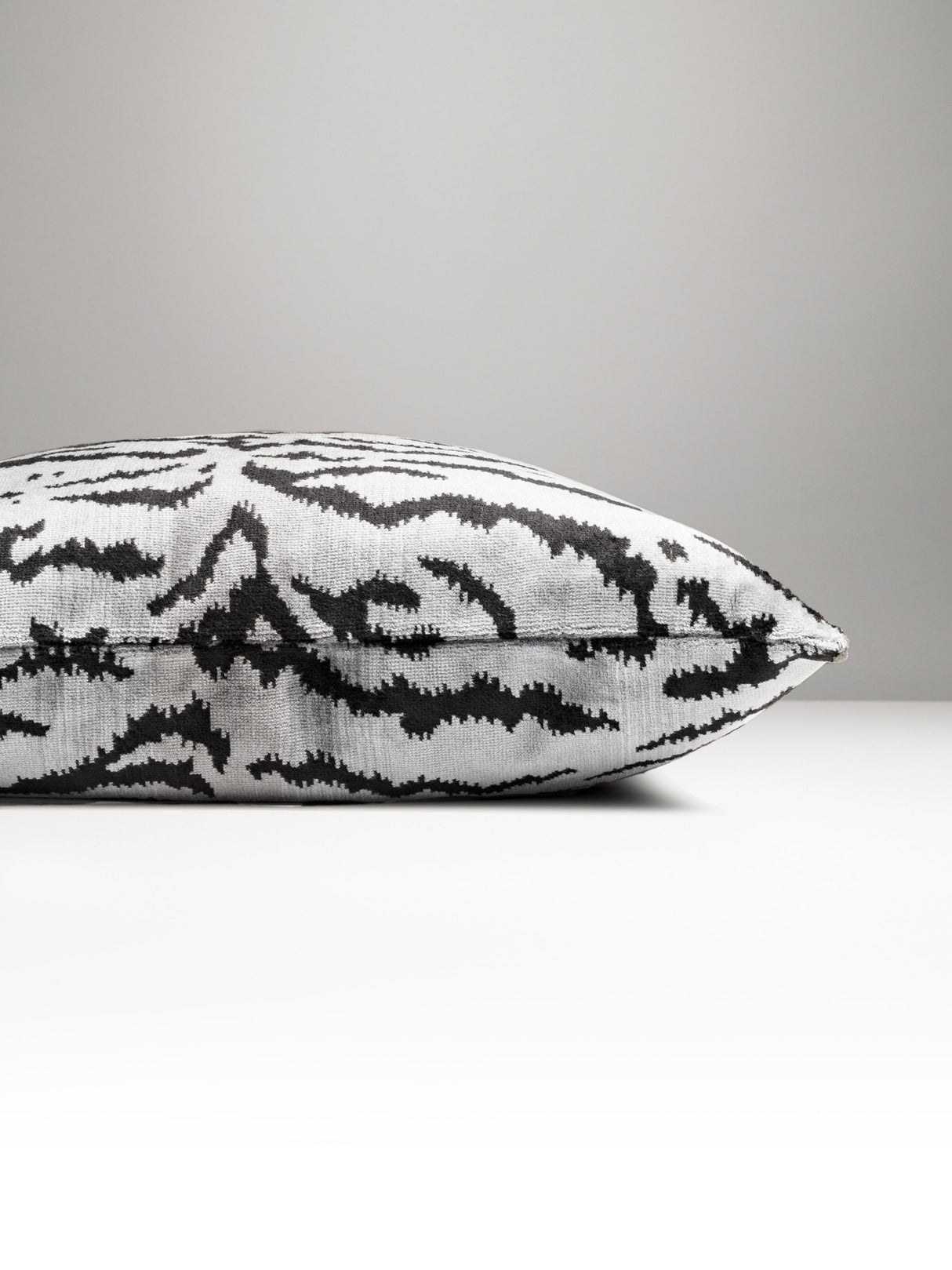 Scalamandre SC 0006TIGRPILL TIGRE PILLOW - Pillow Collection
