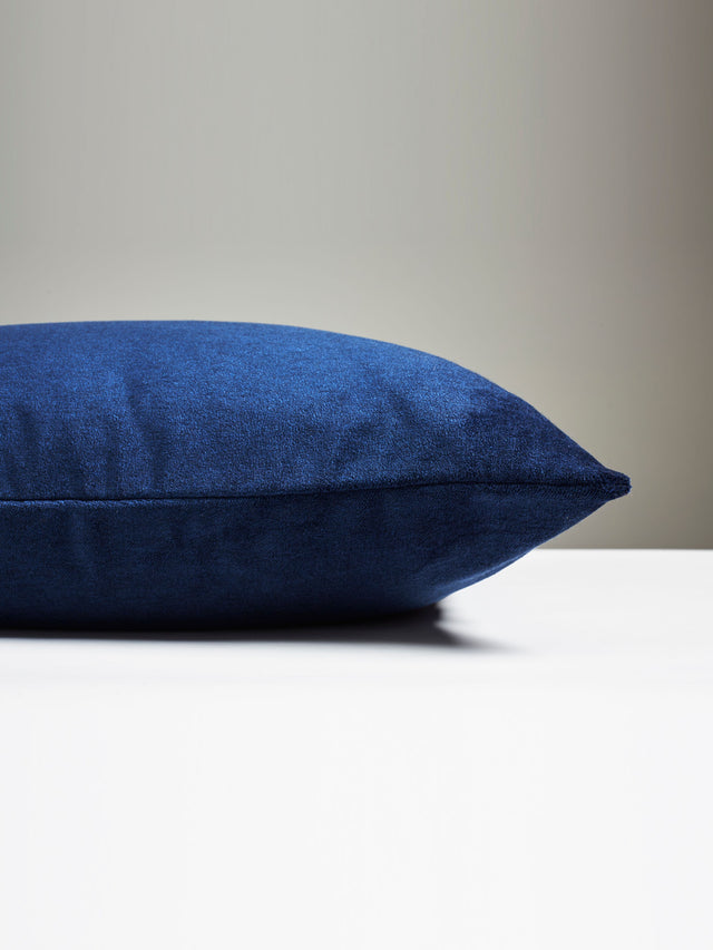 Scalamandre SC 0007BAYPILL BAY VELVET OUTDOOR PILLOW - Pillo