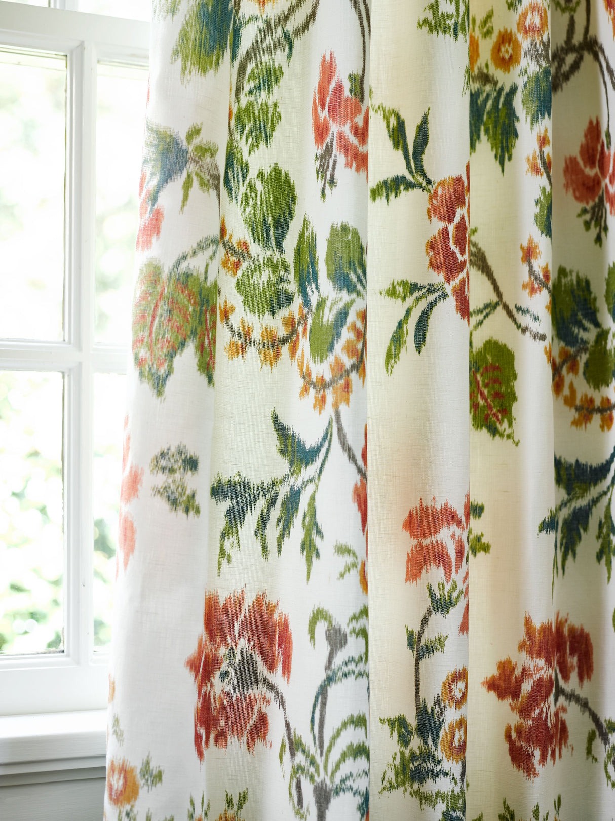 Scalamandre SC 000216611 BLUES ON IVORY KEW GARDENS WARP PRINT Fabric - Eade's Wallpaper