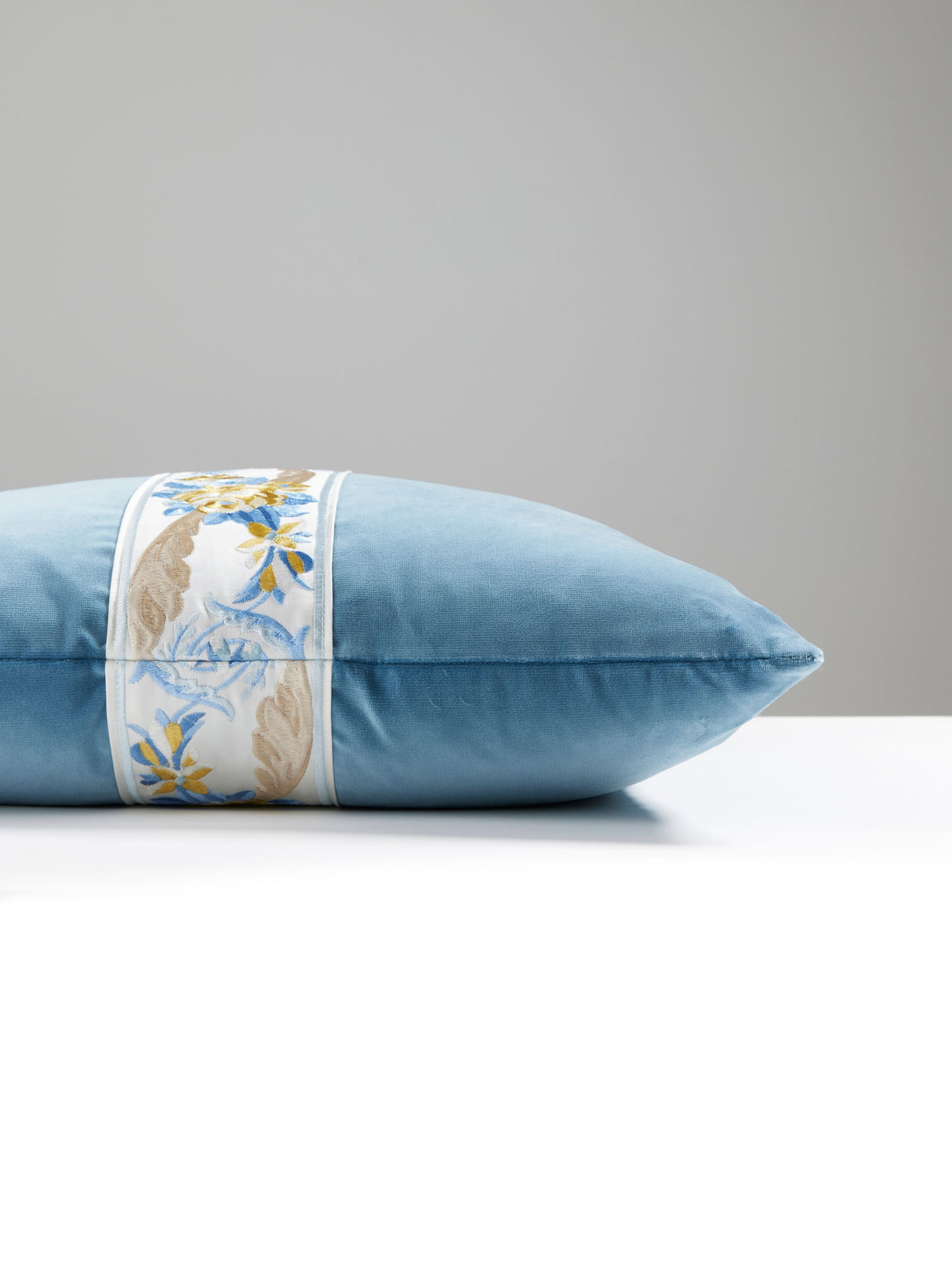 Scalamandre SC 2107SDDTT3342 REINE/LINLEY VELVET PILLOW - Pi