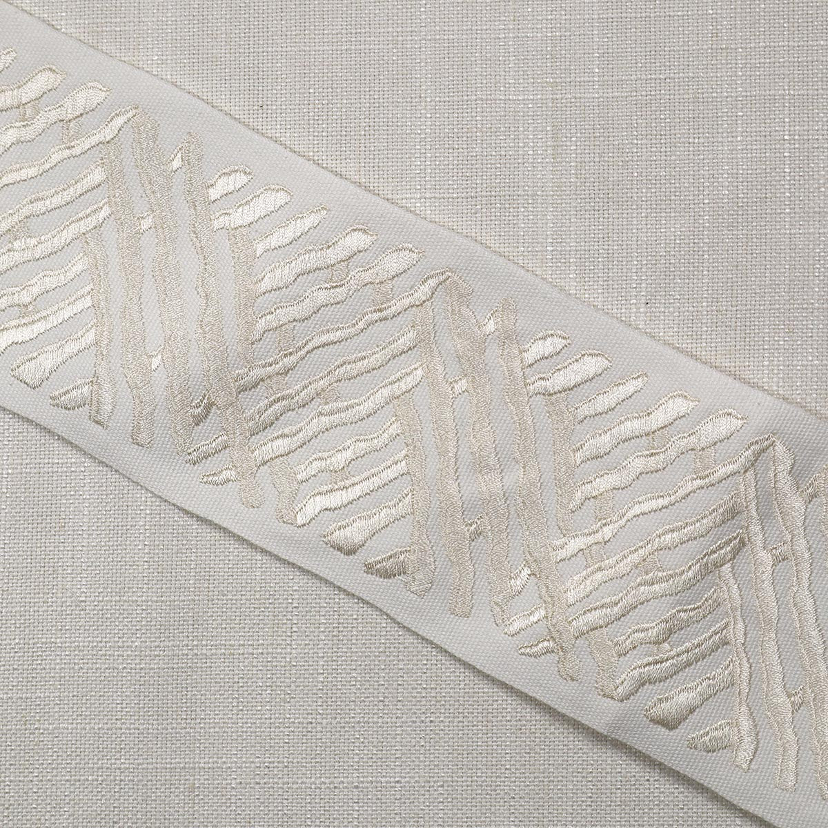 Eade’s TRELLI EMB TAPE PEARL PEARL