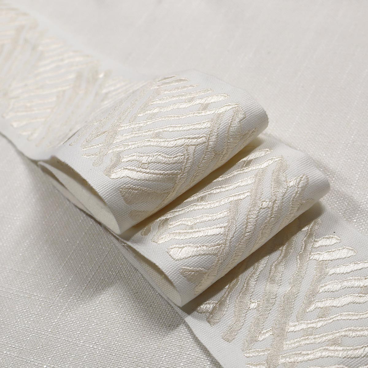 Eade’s TRELLI EMB TAPE PEARL PEARL